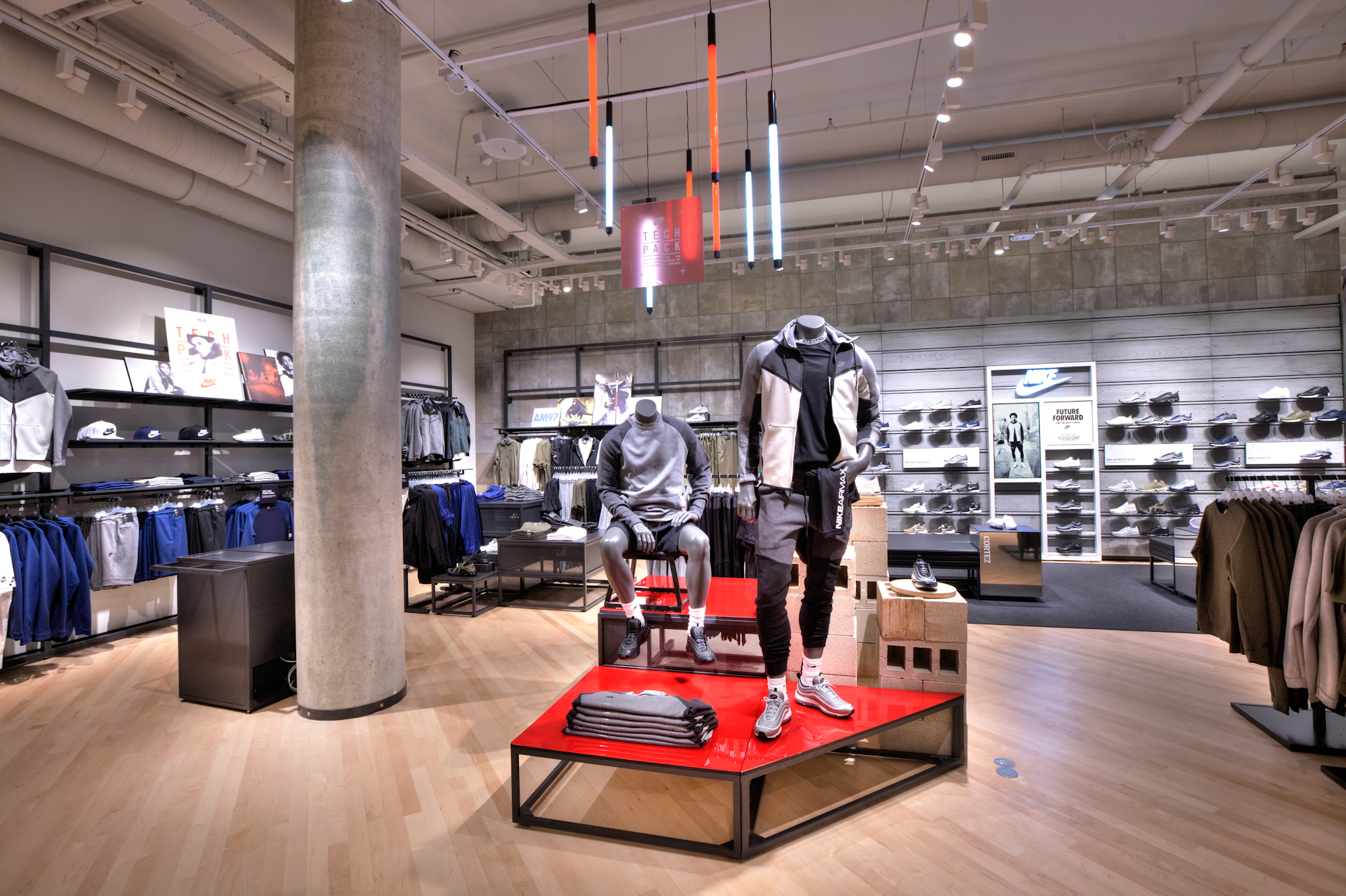 Nike Store Utrecht - Confetti Reclame
