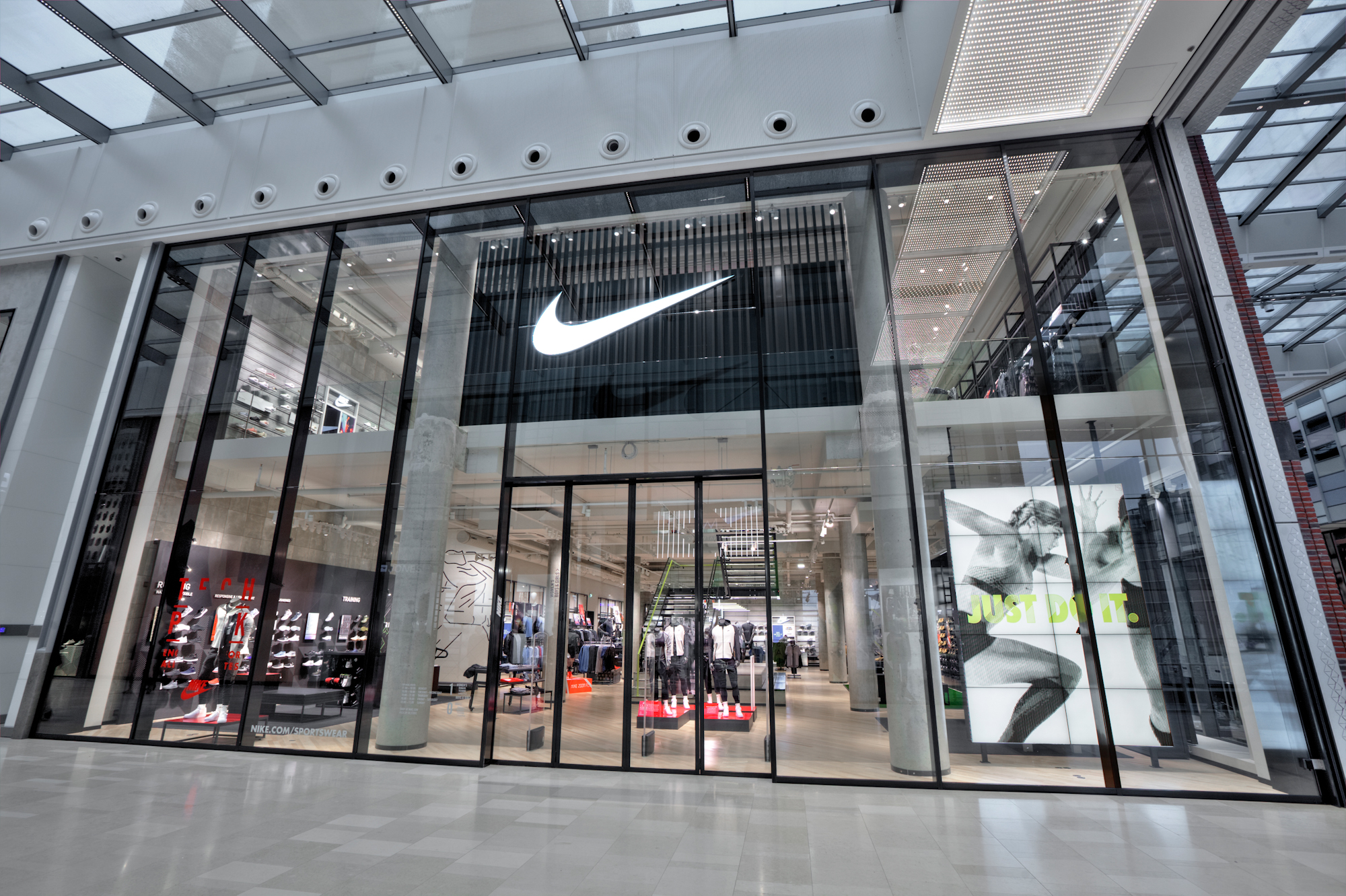 Amuseren Een bezoek aan grootouders Kwelling Nike Store Utrecht - Confetti Reclame